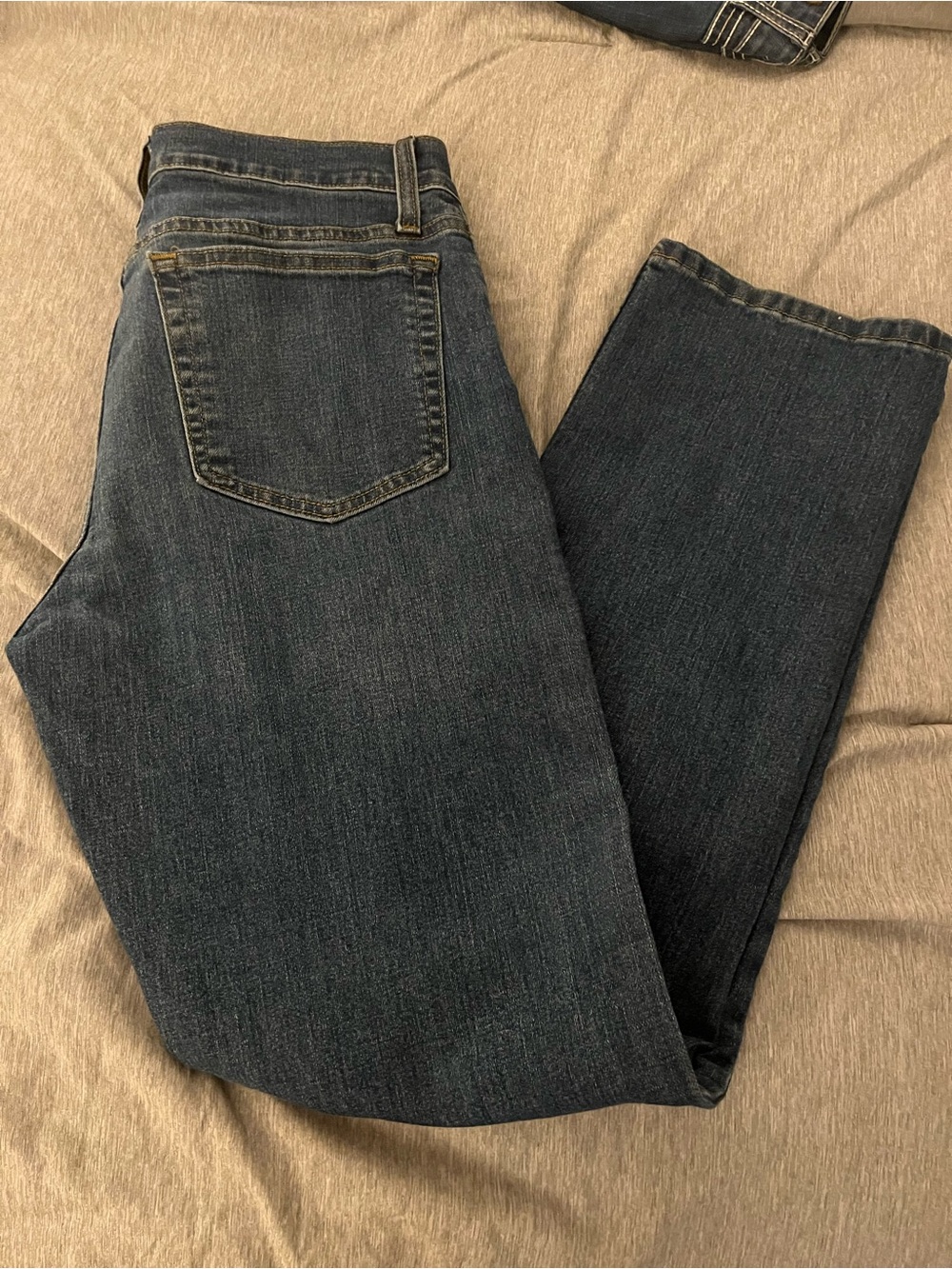 George Brand ,
Straight Jeans in Dark Blue with Gold Stitching
